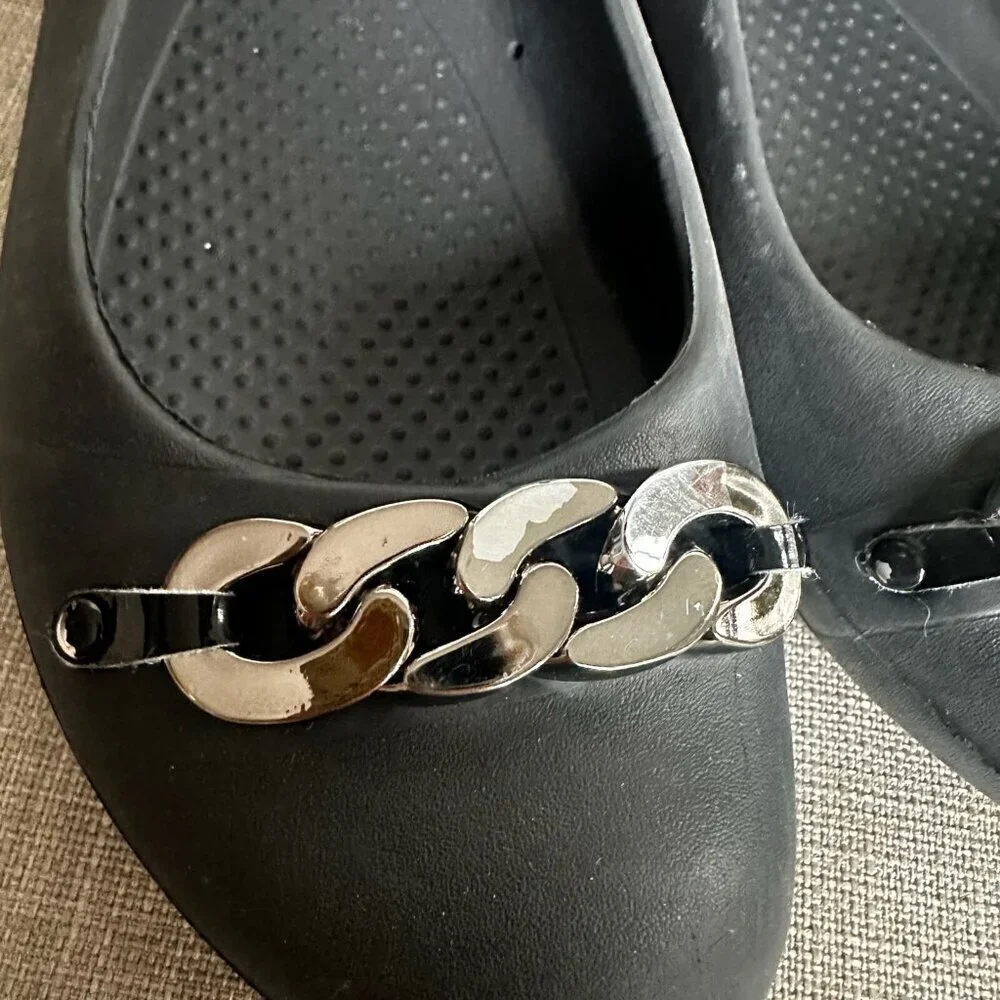 Crocs‎ Gianna Ballet Flats Womens Sz 8 Black Non Slip Closed Toe Chain Link